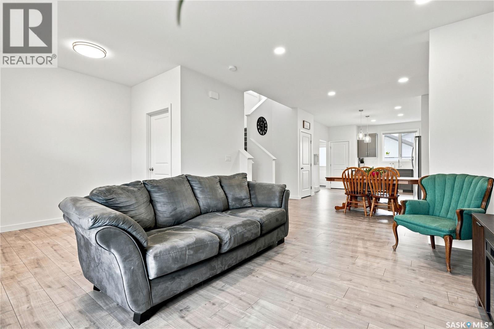 1054 Brighton Gate, Saskatoon, SK - Indoor Photo Showing Living Room