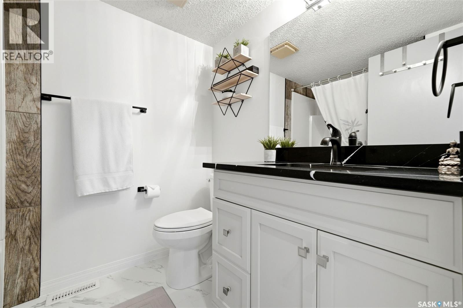 82 Cedar Meadow Drive, Regina, SK - Indoor Photo Showing Bathroom
