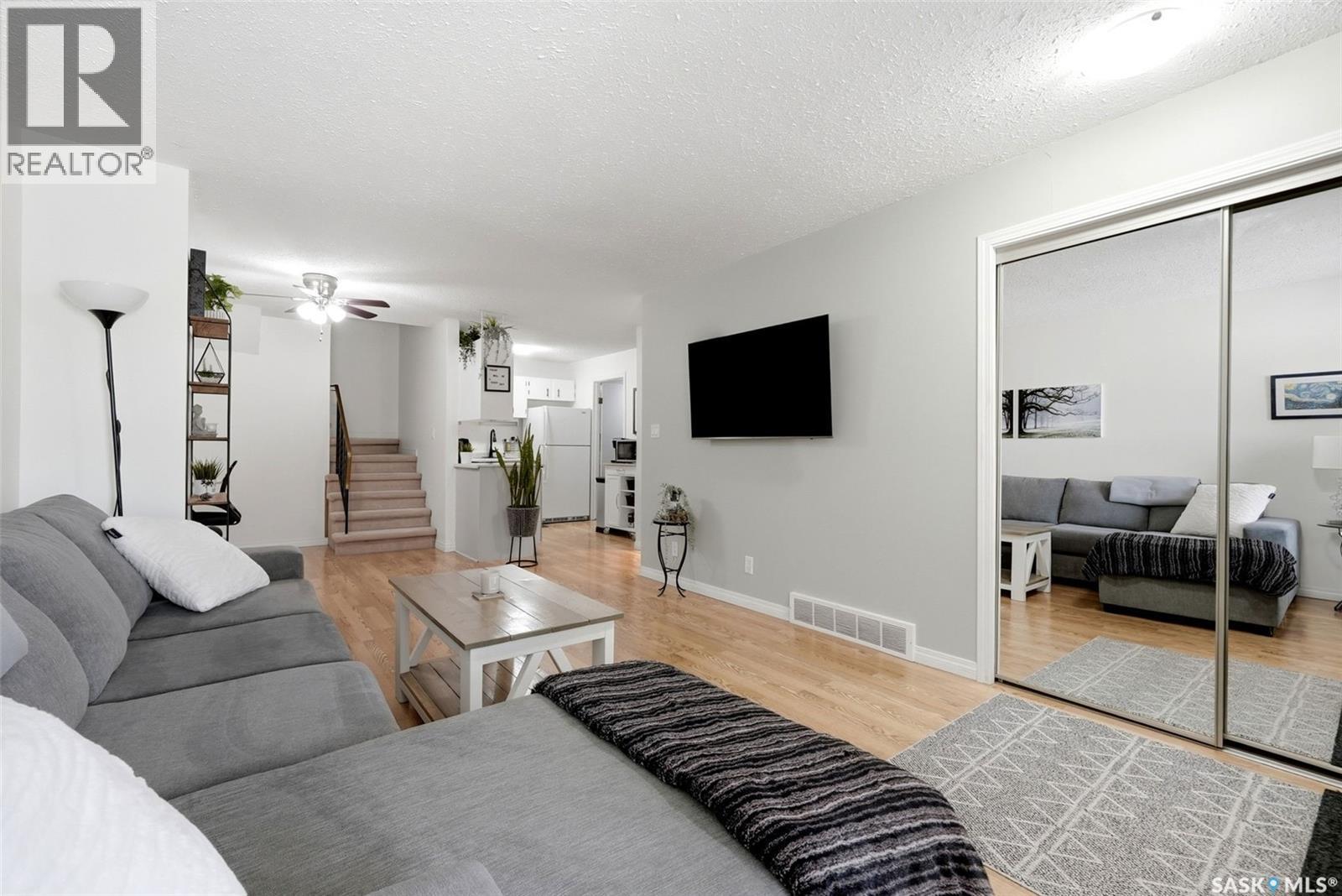 82 Cedar Meadow Drive, Regina, SK - Indoor Photo Showing Living Room