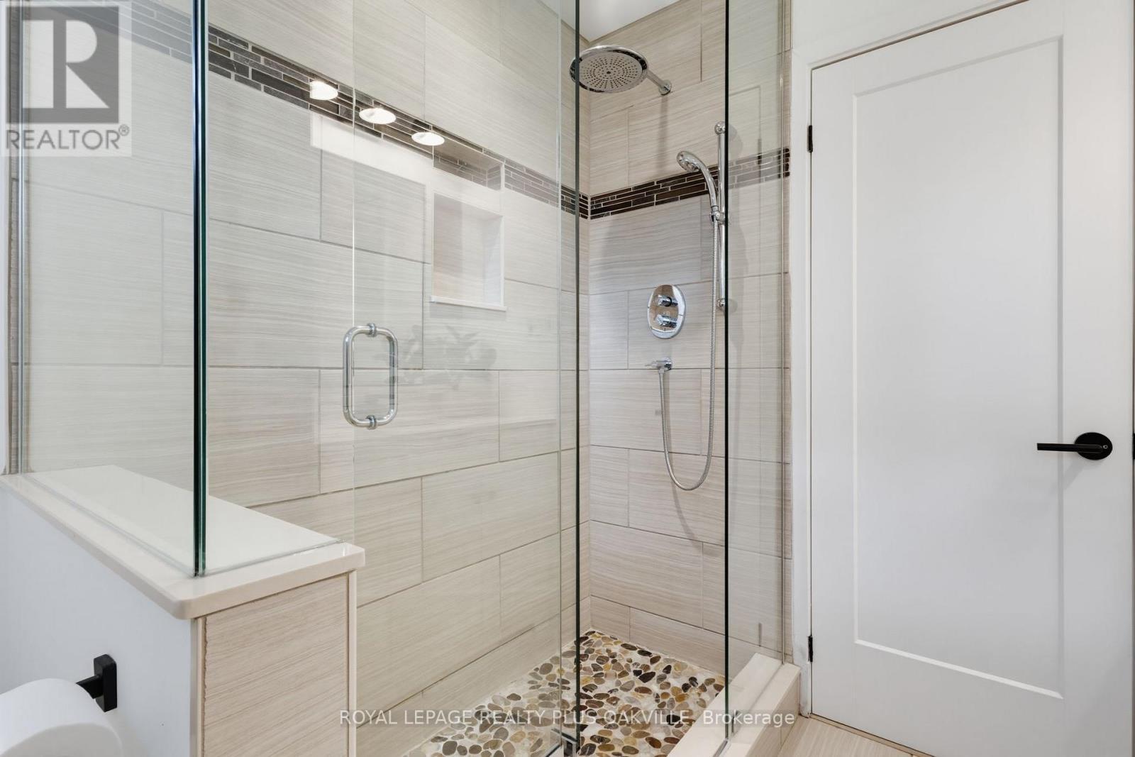 336 Tuck Drive, Burlington, ON - Indoor Photo Showing Bathroom