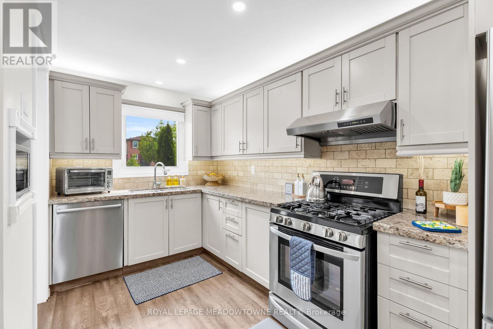 3 Northgate Boulevard, Brampton, ON - Indoor Photo Showing Kitchen With Upgraded Kitchen