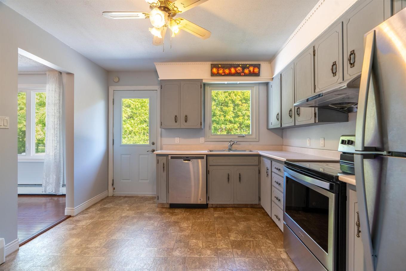 37 Chelsey Circle, Charlottetown, PE - Indoor Photo Showing Kitchen