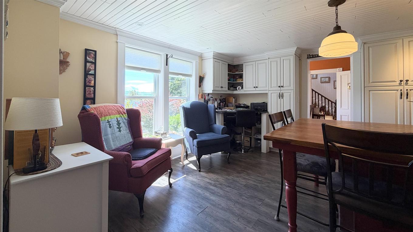 75 Blue Shank Road, Summerside, PE - Indoor Photo Showing Living Room