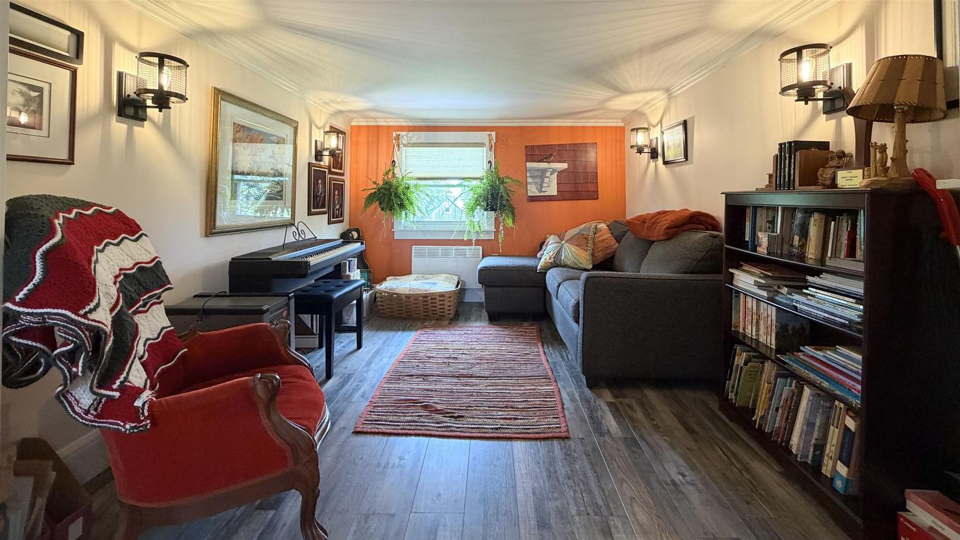 75 Blue Shank Road, Summerside, PE - Indoor Photo Showing Living Room