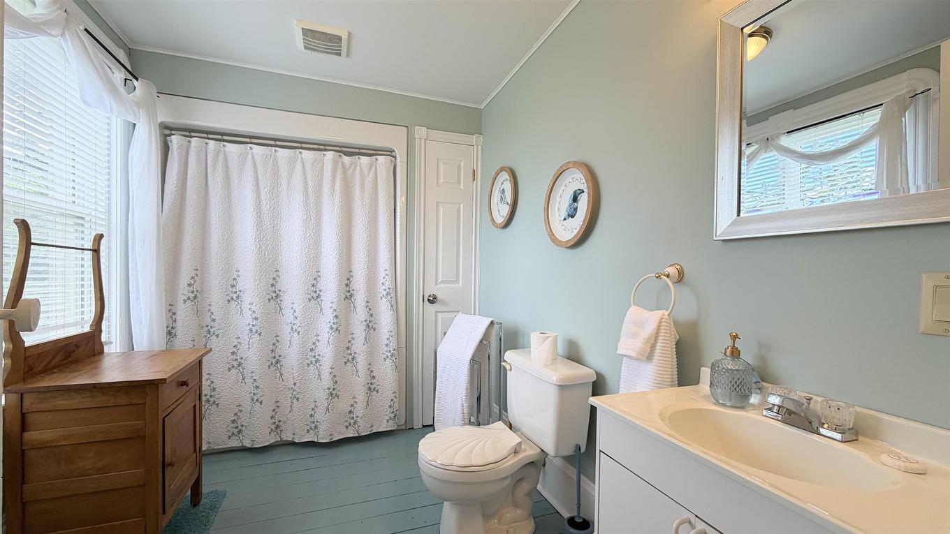 75 Blue Shank Road, Summerside, PE - Indoor Photo Showing Bathroom