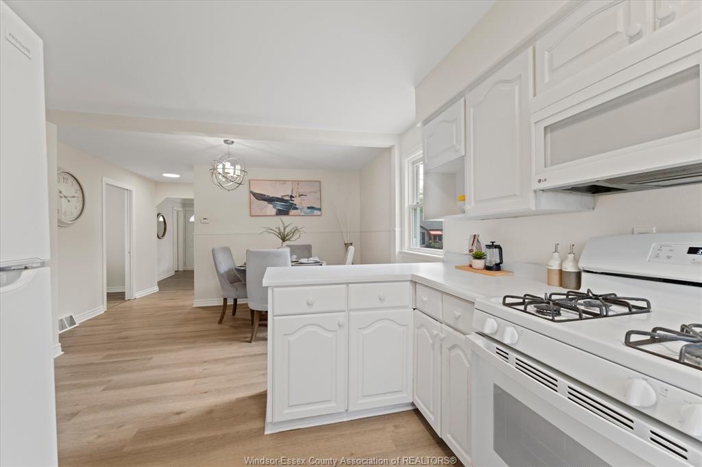920 Louis, Windsor, ON - Indoor Photo Showing Kitchen