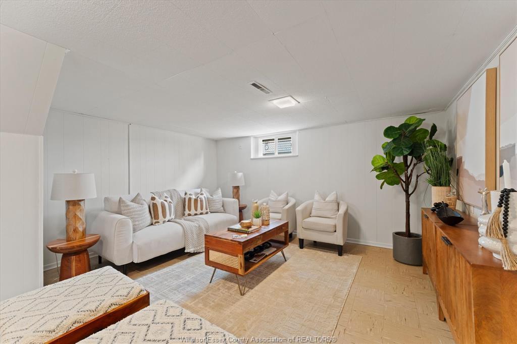 920 Louis, Windsor, ON - Indoor