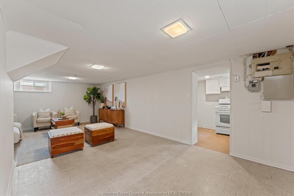 920 Louis, Windsor, ON - Indoor Photo Showing Other Room