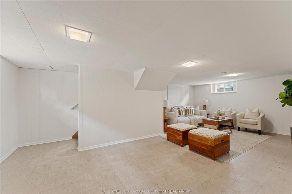 920 Louis, Windsor, ON - Indoor