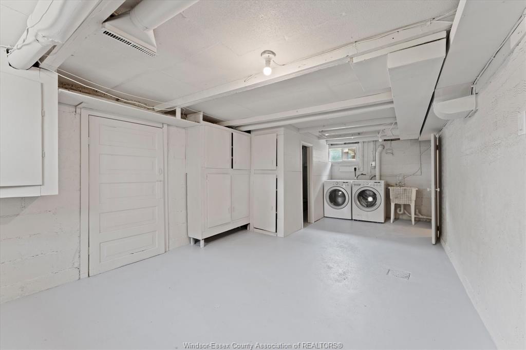 920 Louis, Windsor, ON - Indoor Photo Showing Laundry Room