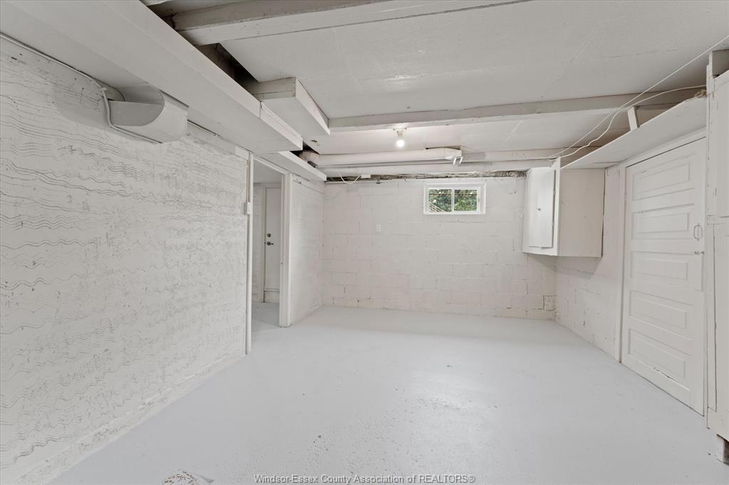 920 Louis, Windsor, ON - Indoor