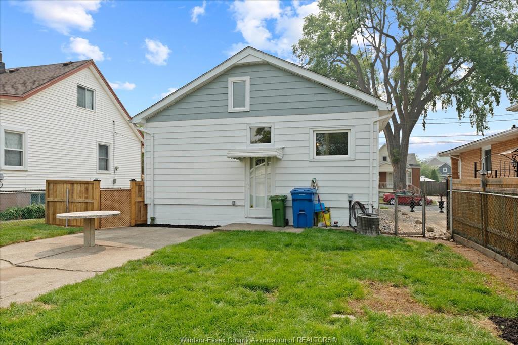 920 Louis, Windsor, ON - Outdoor With Exterior