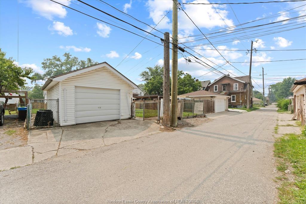 920 Louis, Windsor, ON - Outdoor With Exterior