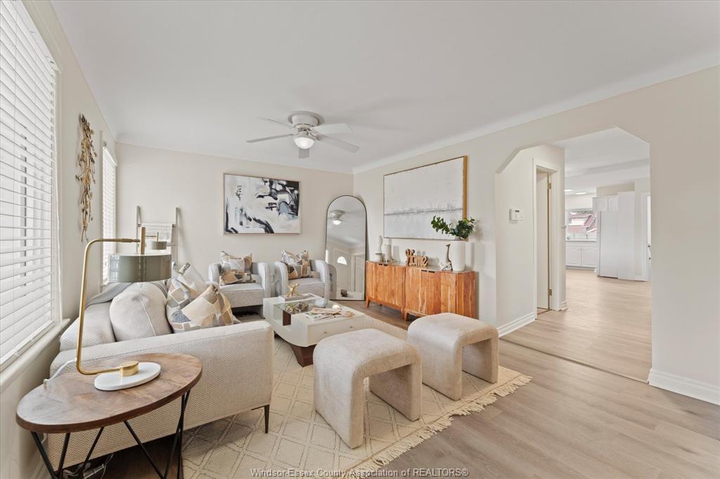 920 Louis, Windsor, ON - Indoor Photo Showing Living Room