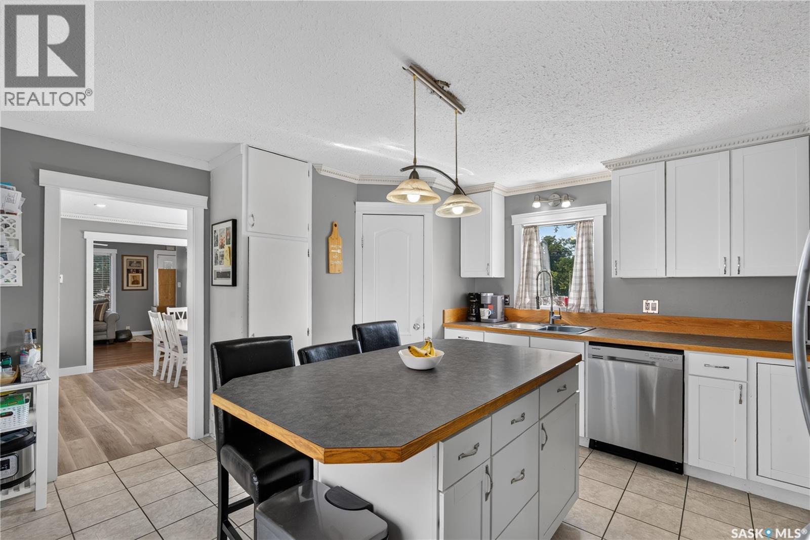 477 22Nd Street E, Prince Albert, SK - Indoor Photo Showing Kitchen