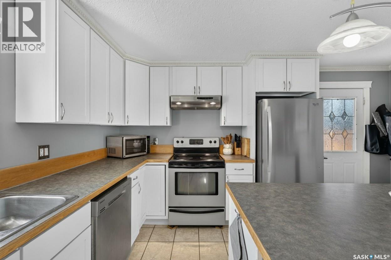 477 22Nd Street E, Prince Albert, SK - Indoor Photo Showing Kitchen