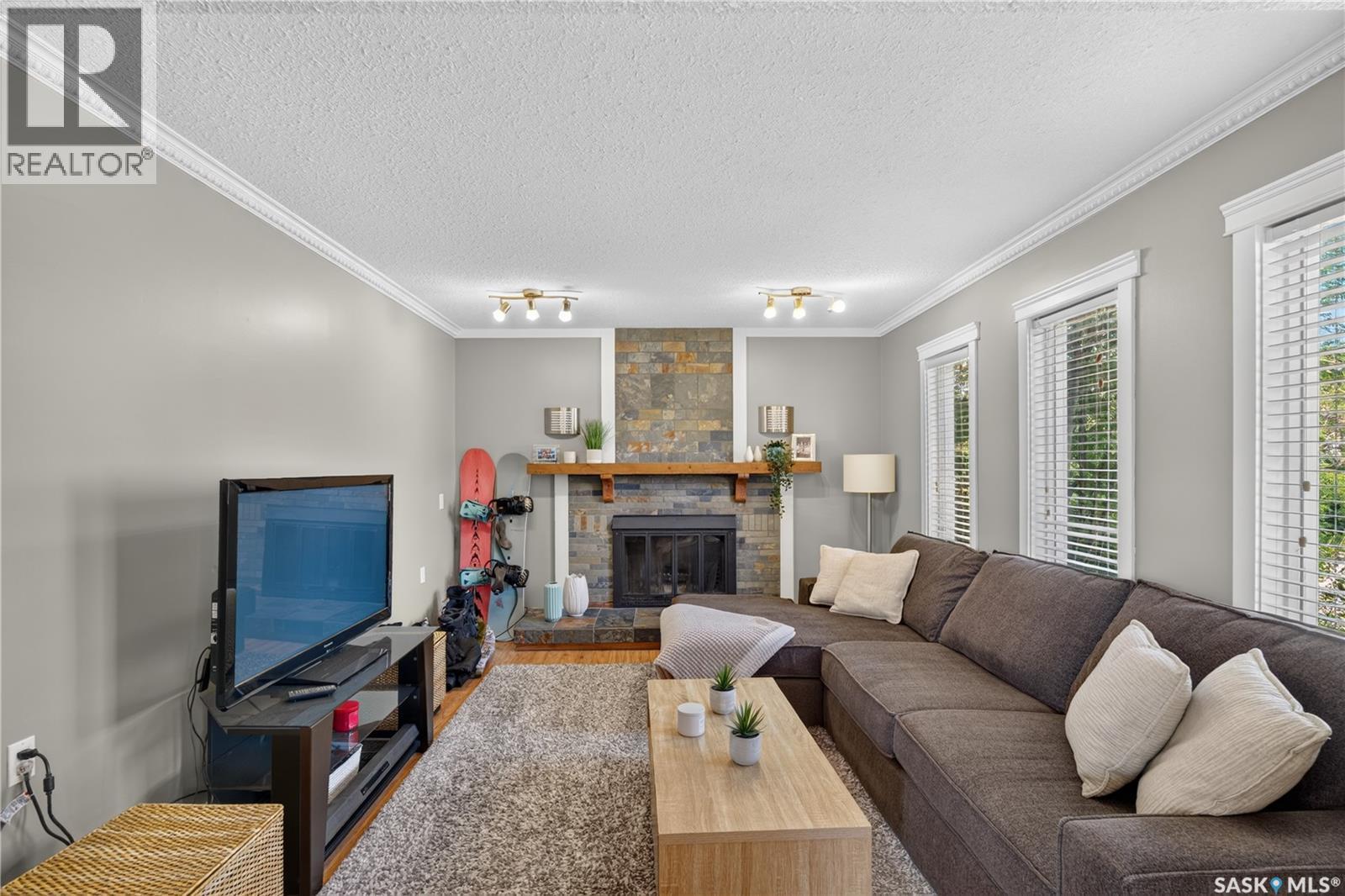 477 22Nd Street E, Prince Albert, SK - Indoor Photo Showing Living Room With Fireplace