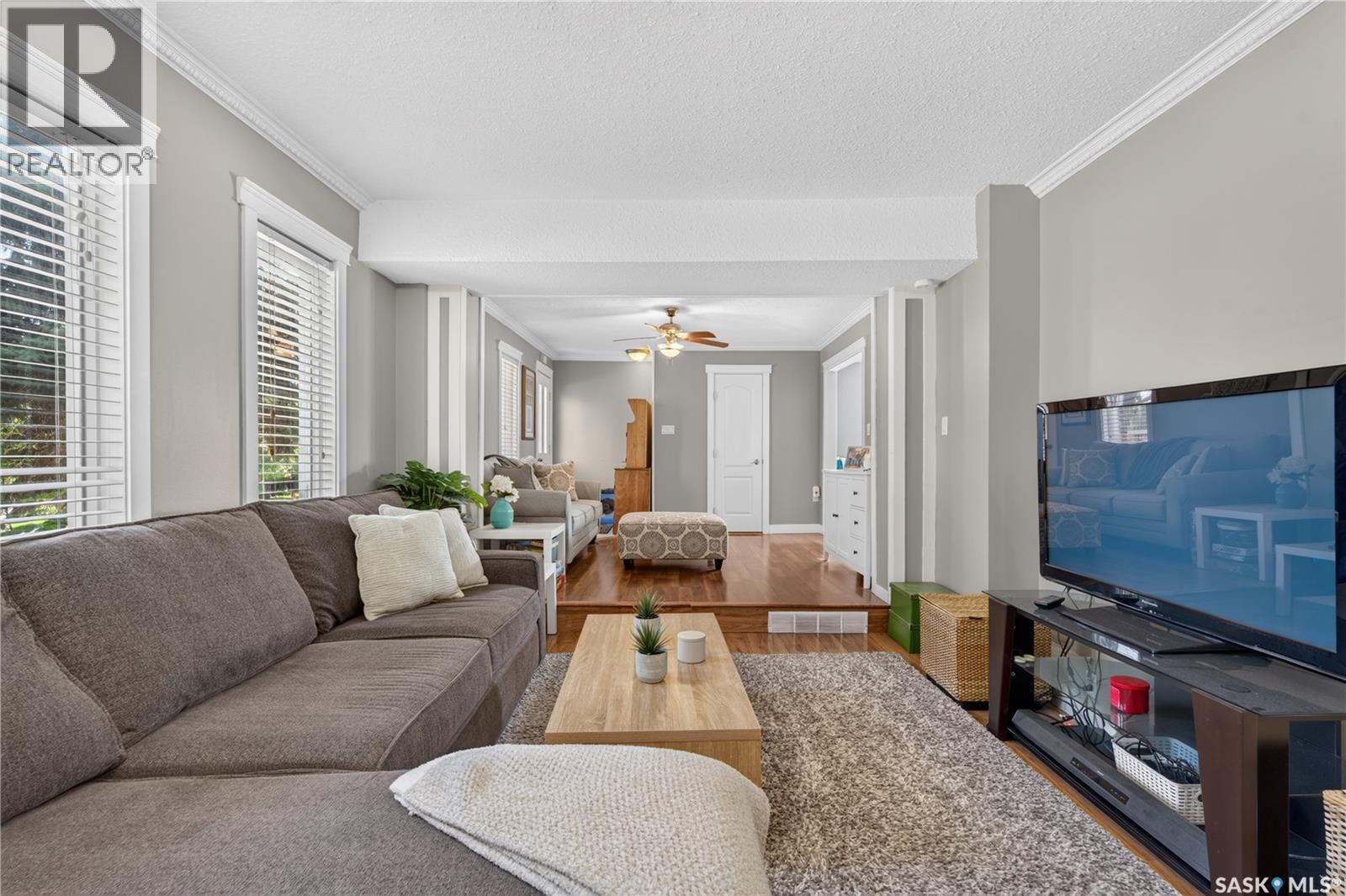 477 22Nd Street E, Prince Albert, SK - Indoor Photo Showing Living Room