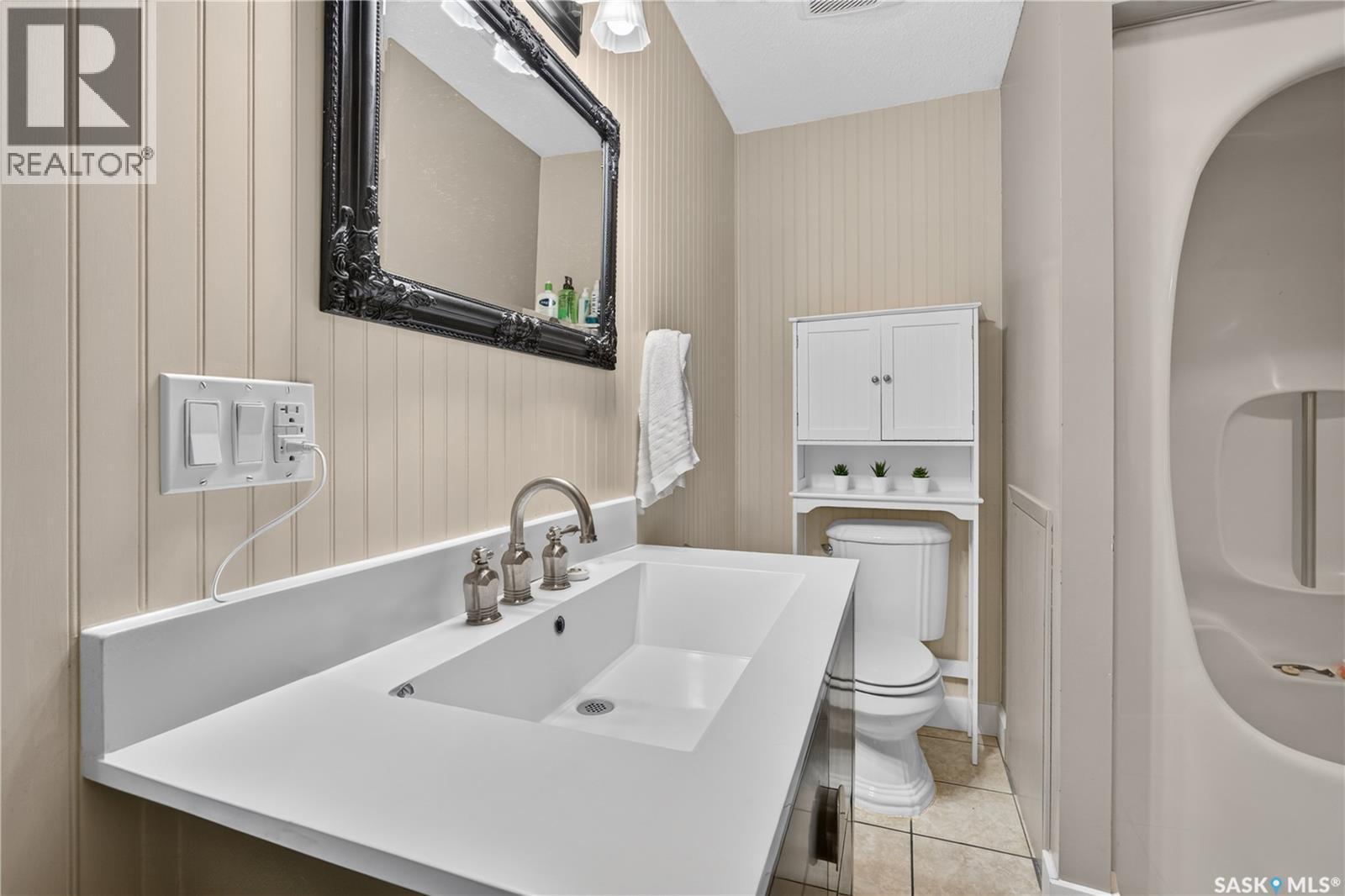 477 22Nd Street E, Prince Albert, SK - Indoor Photo Showing Bathroom