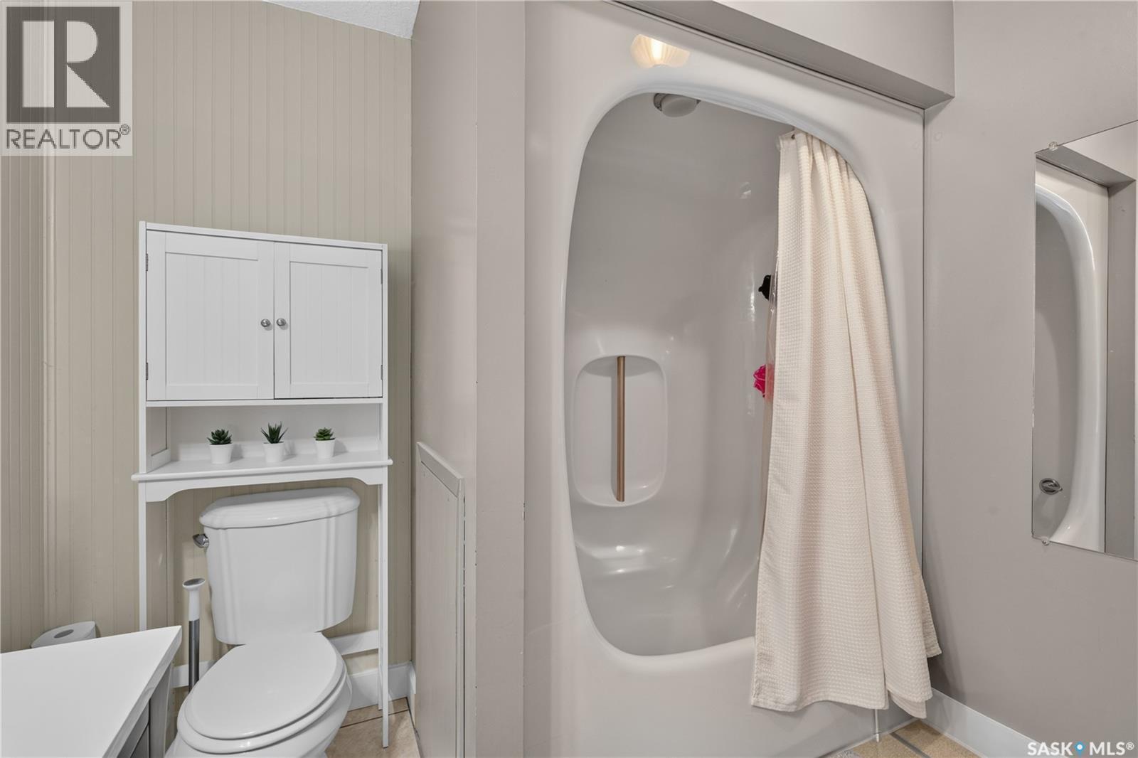 477 22Nd Street E, Prince Albert, SK - Indoor Photo Showing Bathroom