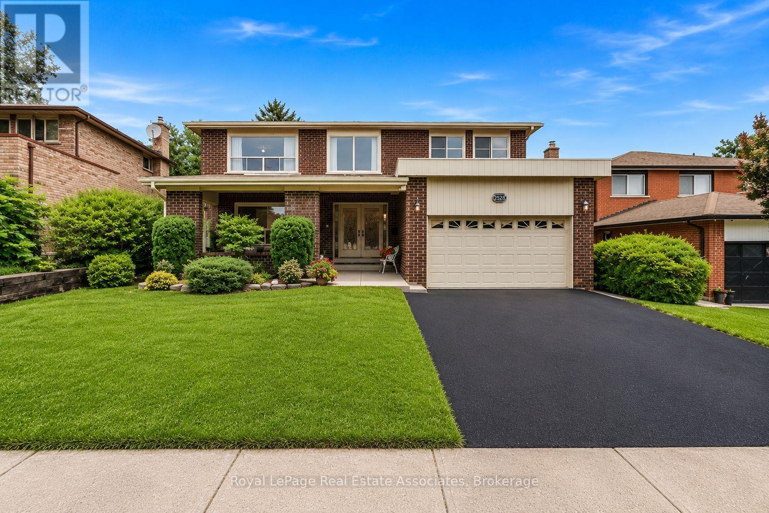 2529 Claymore Crescent, Mississauga, ON - Outdoor With Facade