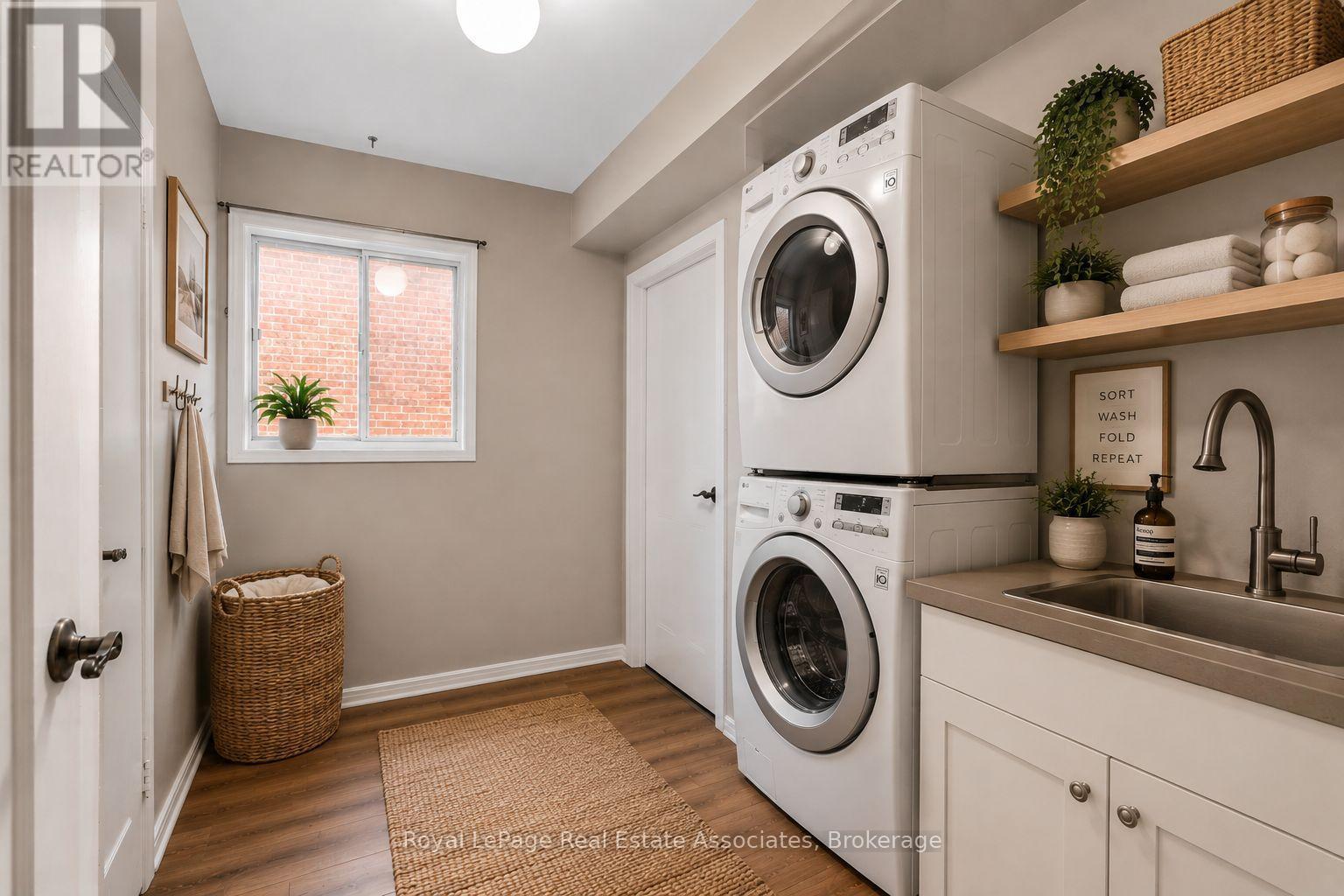 2529 Claymore Crescent, Mississauga, ON - Indoor Photo Showing Laundry Room
