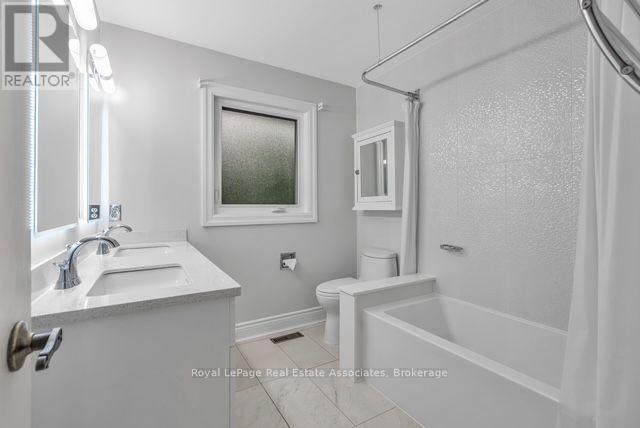2529 Claymore Crescent, Mississauga, ON - Indoor Photo Showing Bathroom