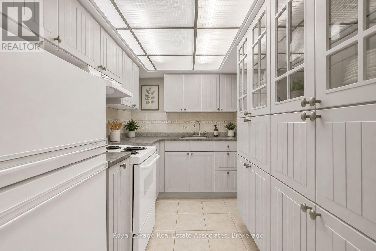 2529 Claymore Crescent, Mississauga, ON - Indoor Photo Showing Kitchen
