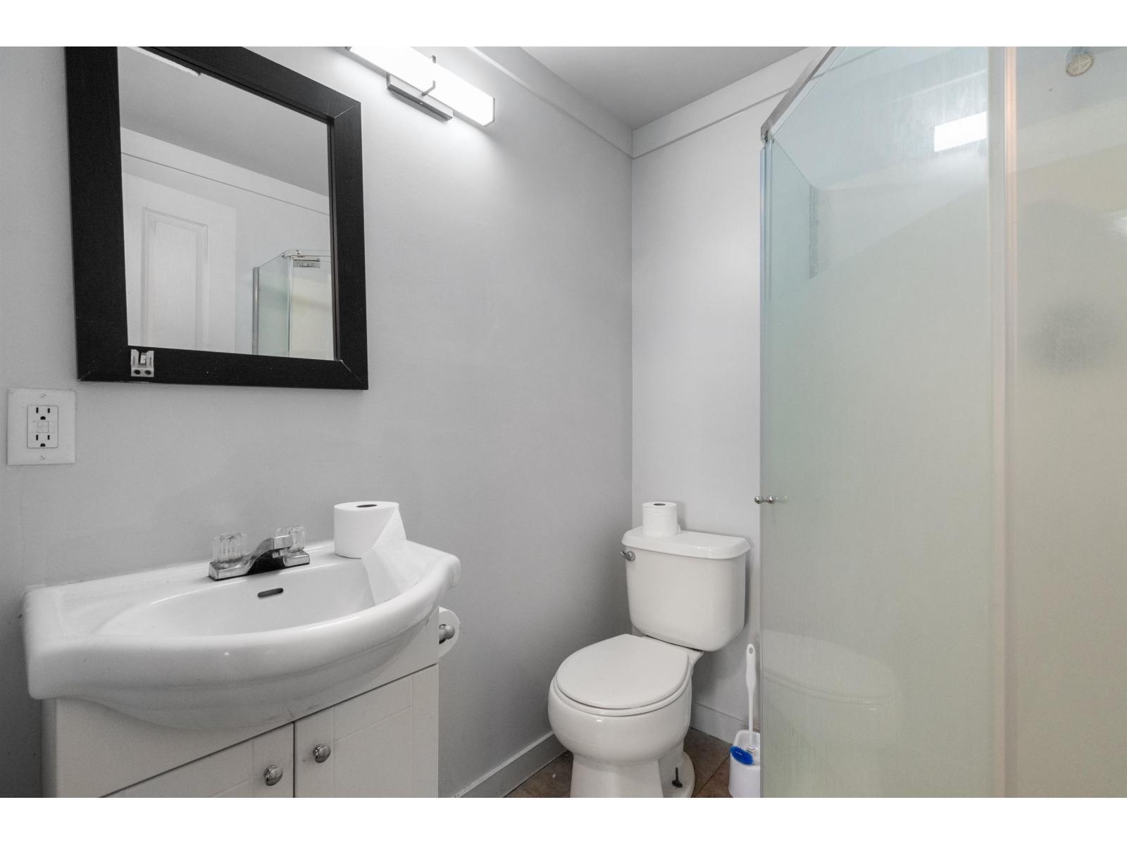 360 Wallace Street|Hope, Hope, BC - Indoor Photo Showing Bathroom