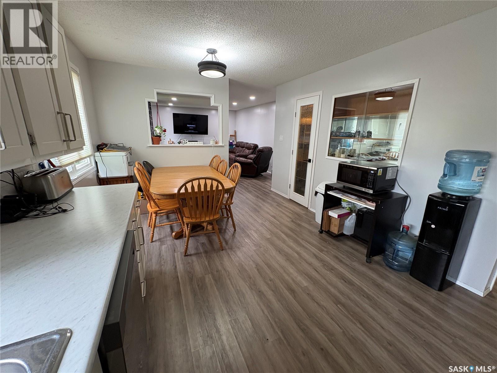 312 Bismark Avenue, Langenburg, SK - Indoor
