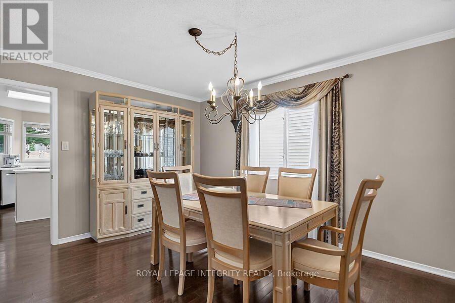 Separate Dining Room - 76 Saddlehorn Crescent, Ottawa, ON - Indoor Photo Showing Dining Room
