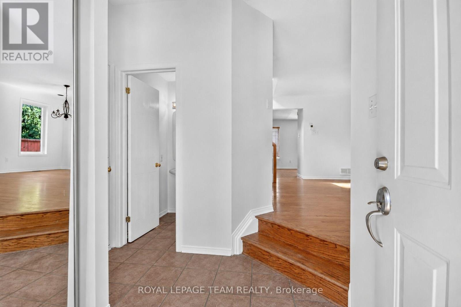 Entrance / Foyer - 32 Vistapointe Drive, Ottawa, ON - Indoor Photo Showing Other Room