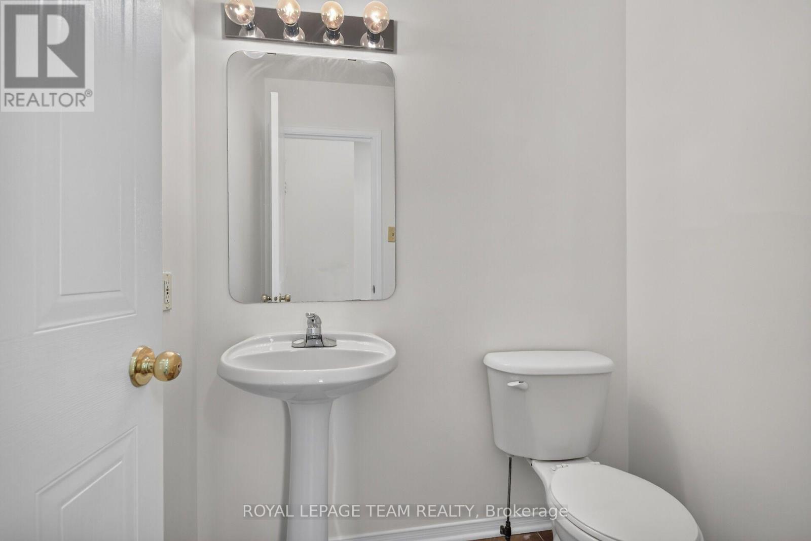 powder room - 32 Vistapointe Drive, Ottawa, ON - Indoor Photo Showing Bathroom