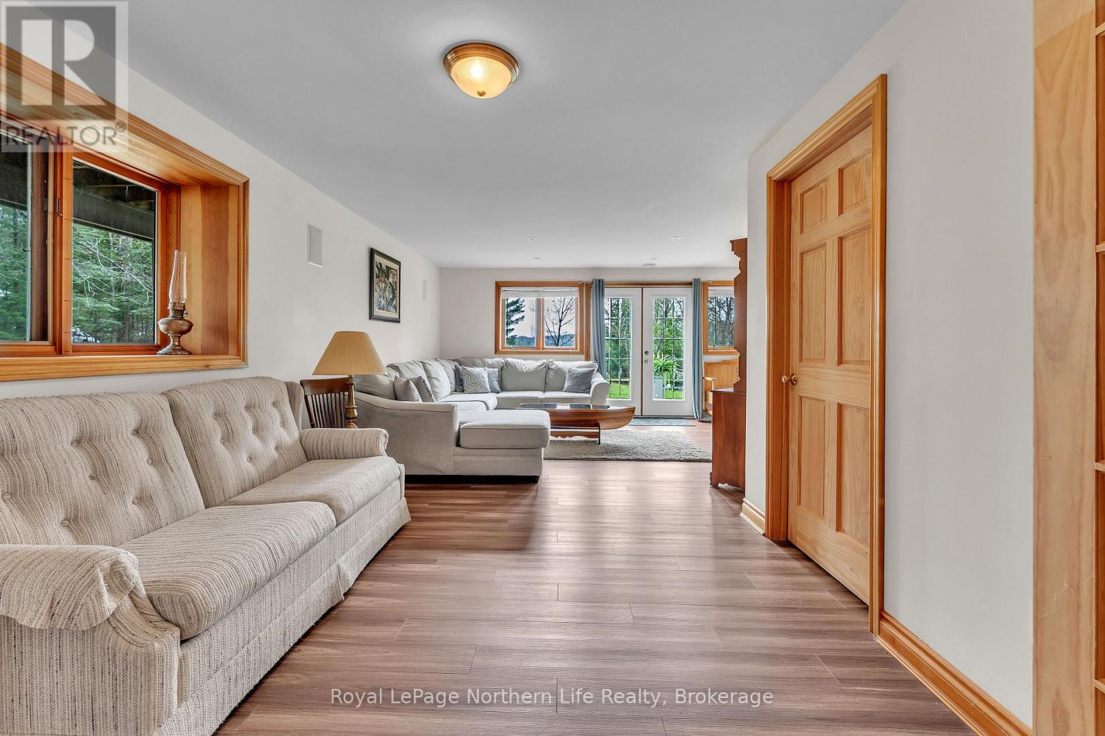 133 Harrison Road, Nipissing, ON - Indoor Photo Showing Living Room