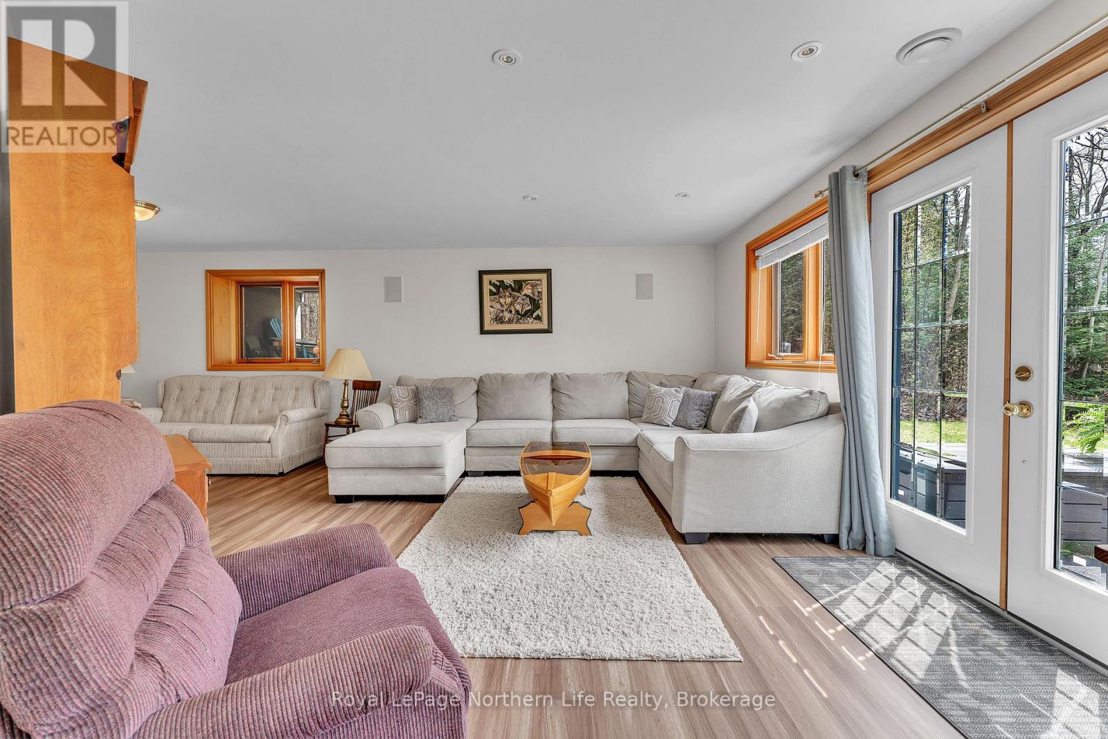 133 Harrison Road, Nipissing, ON - Indoor Photo Showing Living Room