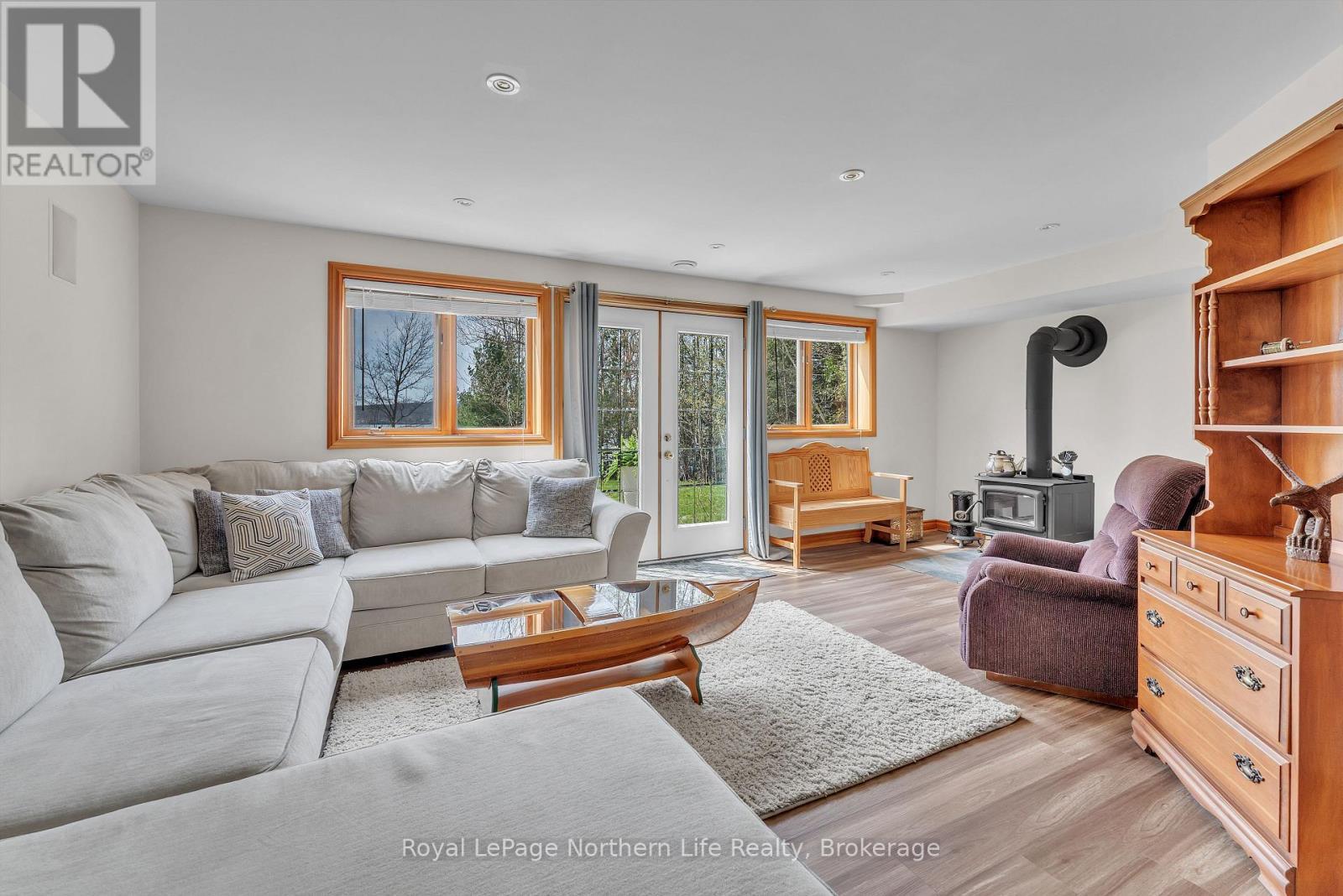 133 Harrison Road, Nipissing, ON - Indoor Photo Showing Living Room