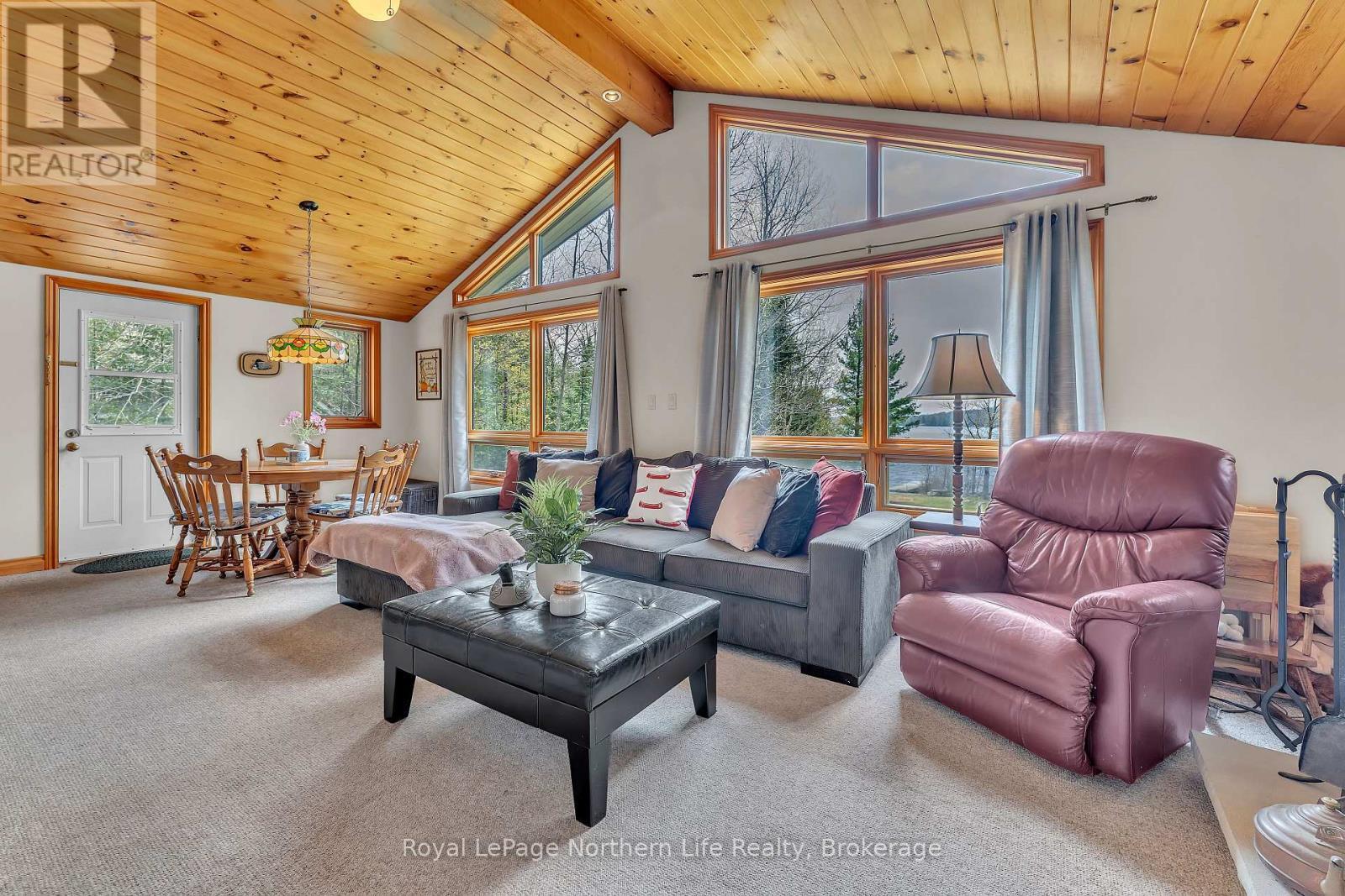 133 Harrison Road, Nipissing, ON - Indoor Photo Showing Living Room