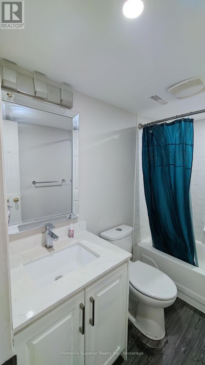 17 Summerfield Crescent, Brampton (Brampton West), ON - Indoor Photo Showing Bathroom
