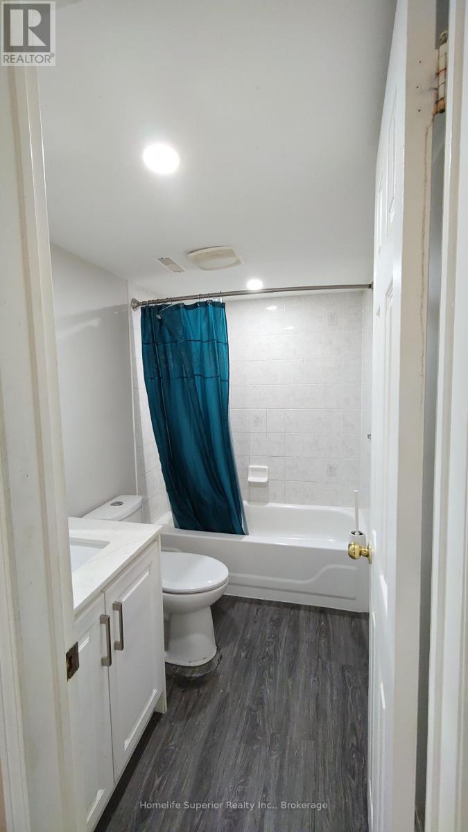 17 Summerfield Crescent, Brampton (Brampton West), ON - Indoor Photo Showing Bathroom