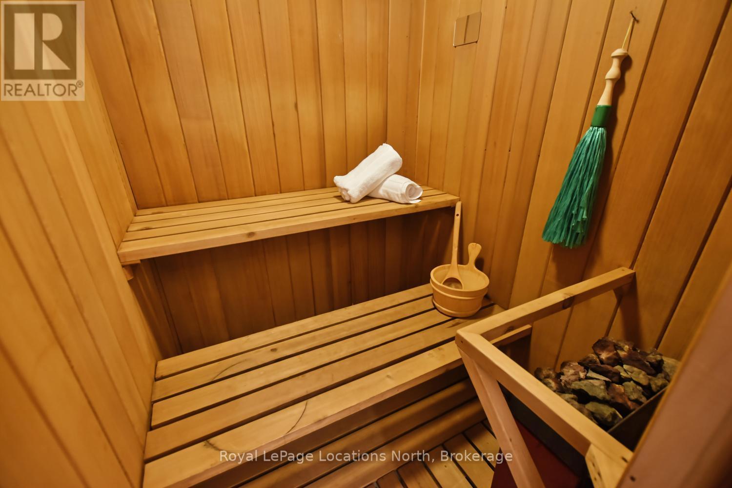 143 St Moritz Crescent, Blue Mountains, ON - Indoor Photo Showing Other Room