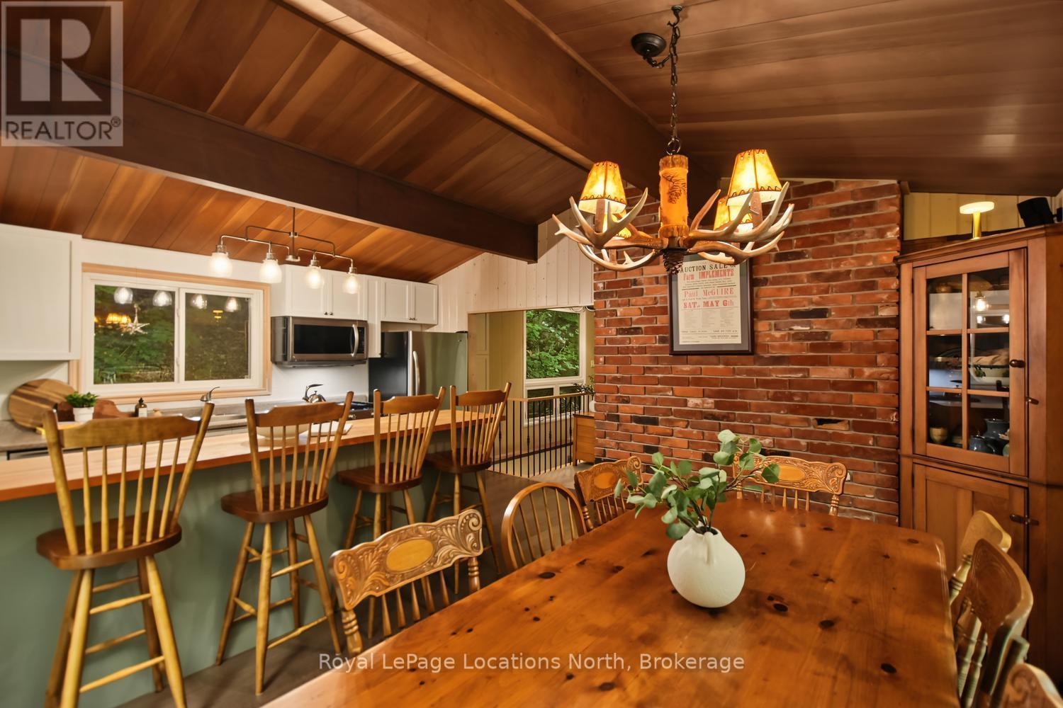 143 St Moritz Crescent, Blue Mountains, ON - Indoor Photo Showing Dining Room