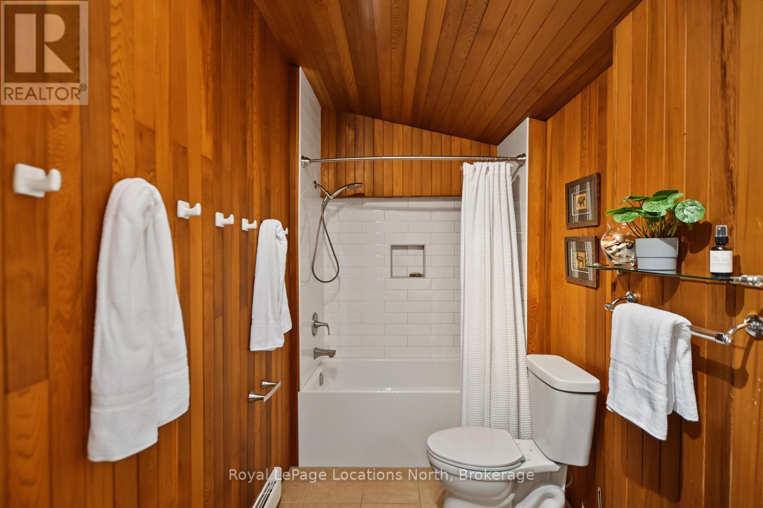 143 St Moritz Crescent, Blue Mountains, ON - Indoor Photo Showing Bathroom