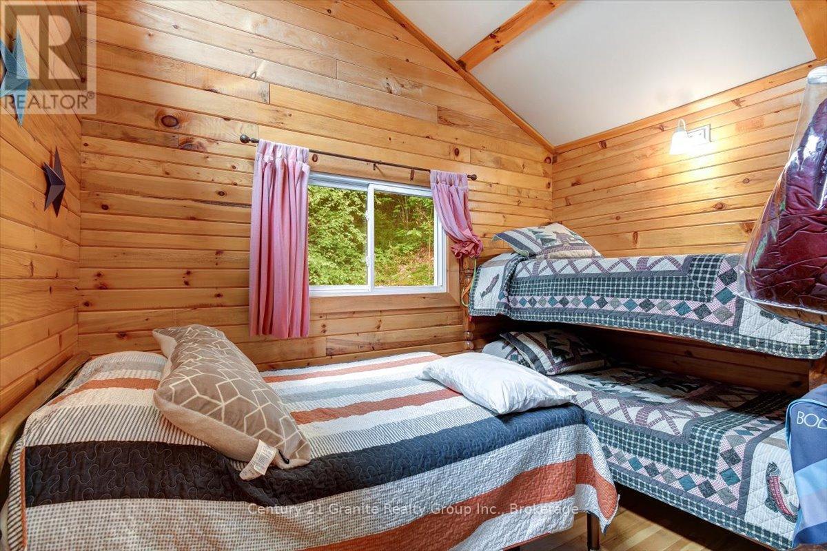 91 Ups & Downs Lane, South Algonquin, ON - Indoor Photo Showing Bedroom