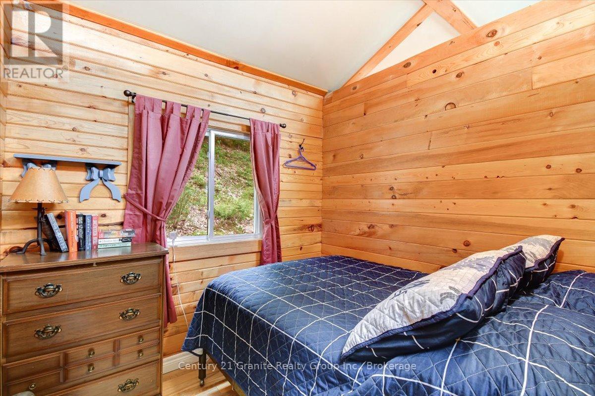 91 Ups & Downs Lane, South Algonquin, ON - Indoor Photo Showing Bedroom