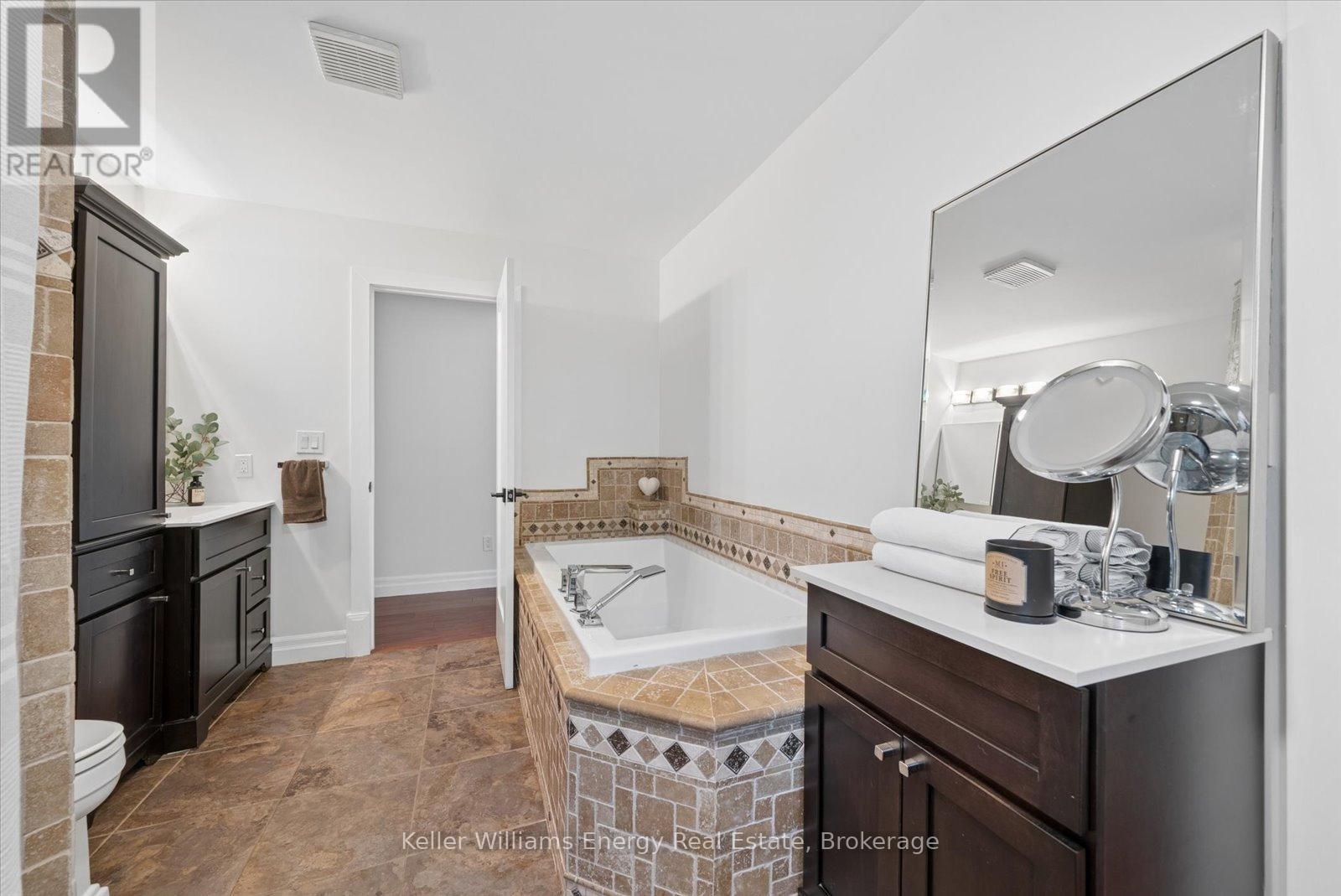 8280 Albert Court, Hamilton Township, ON - Indoor Photo Showing Bathroom