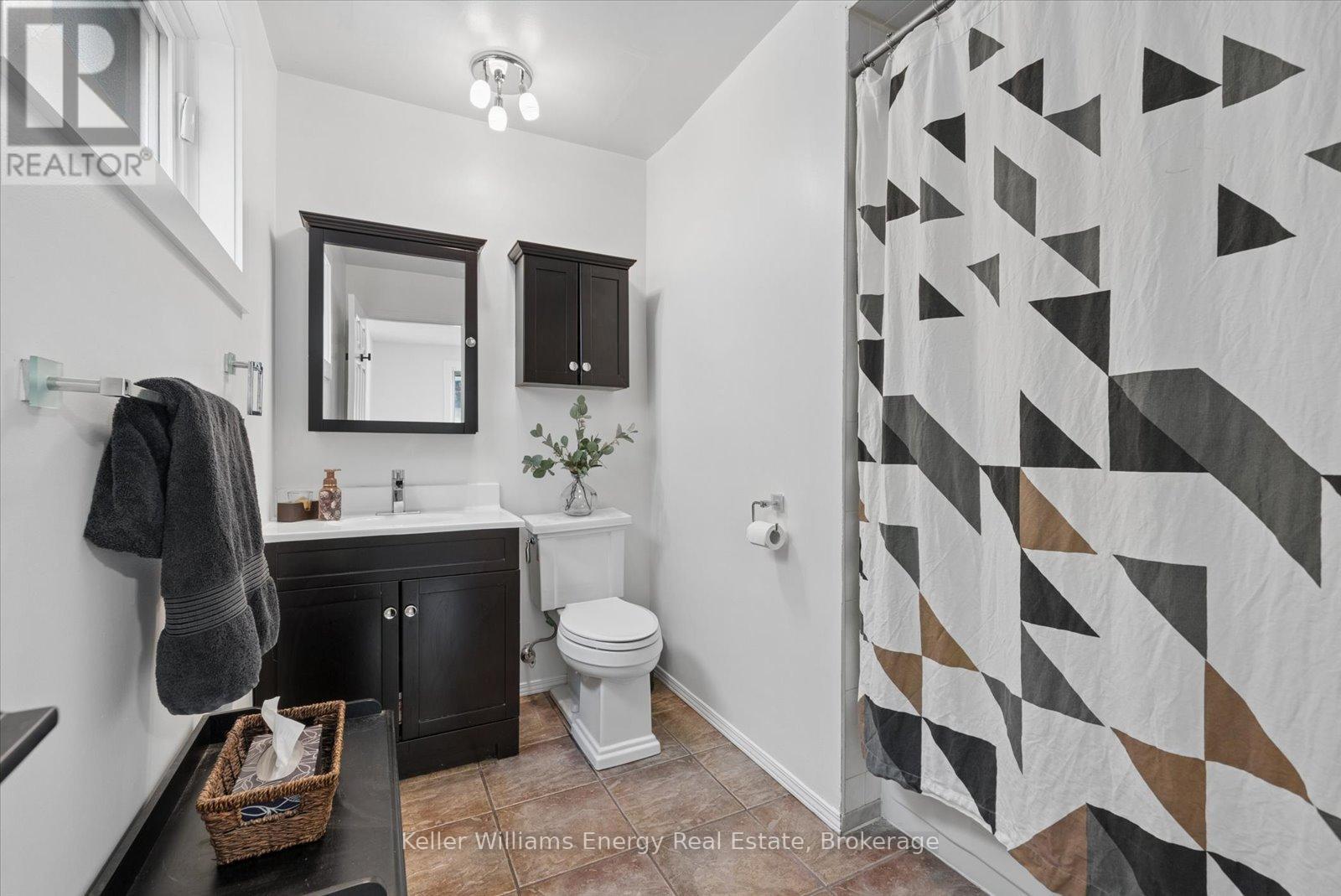 8280 Albert Court, Hamilton Township, ON - Indoor Photo Showing Bathroom