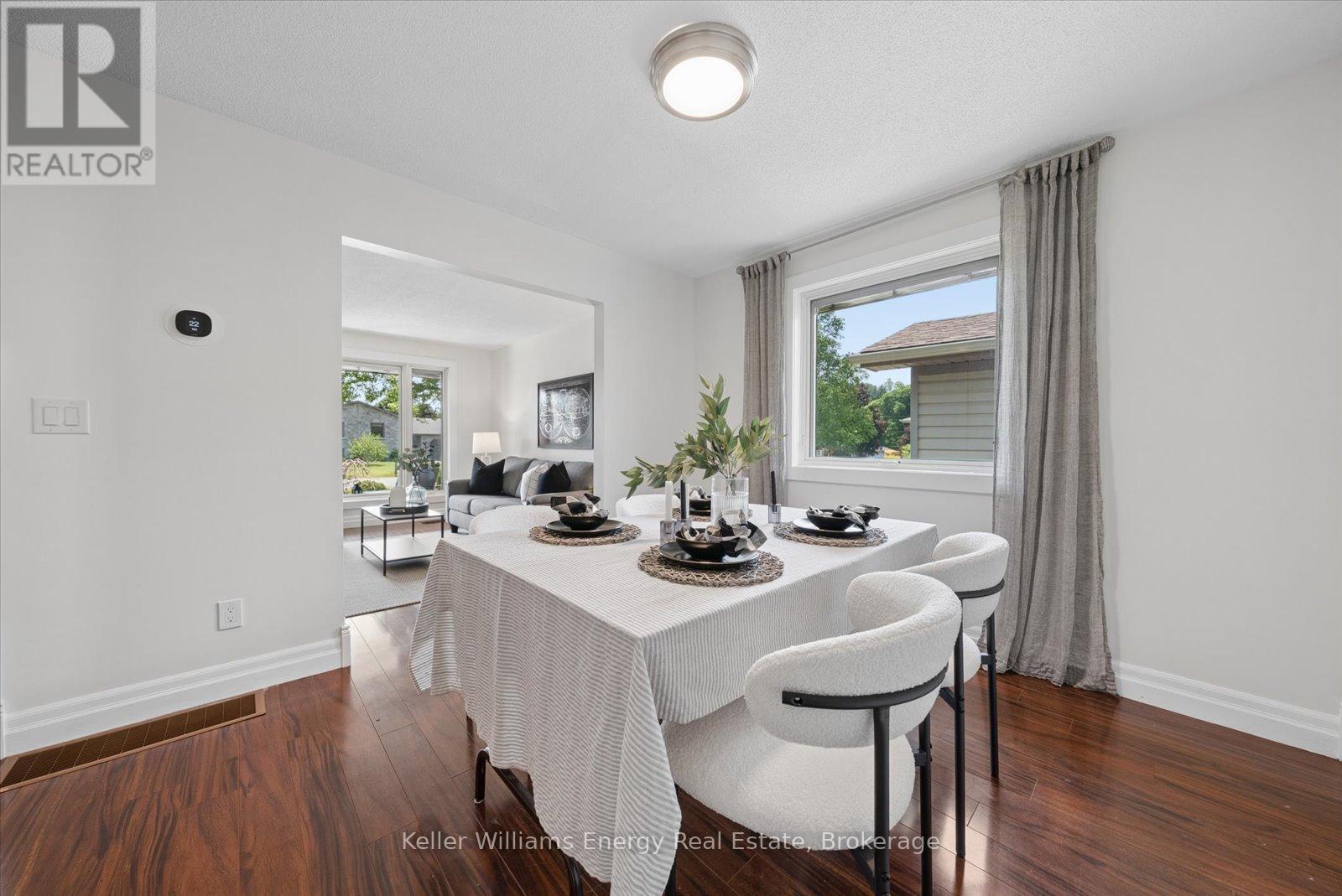 8280 Albert Court, Hamilton Township, ON - Indoor Photo Showing Dining Room