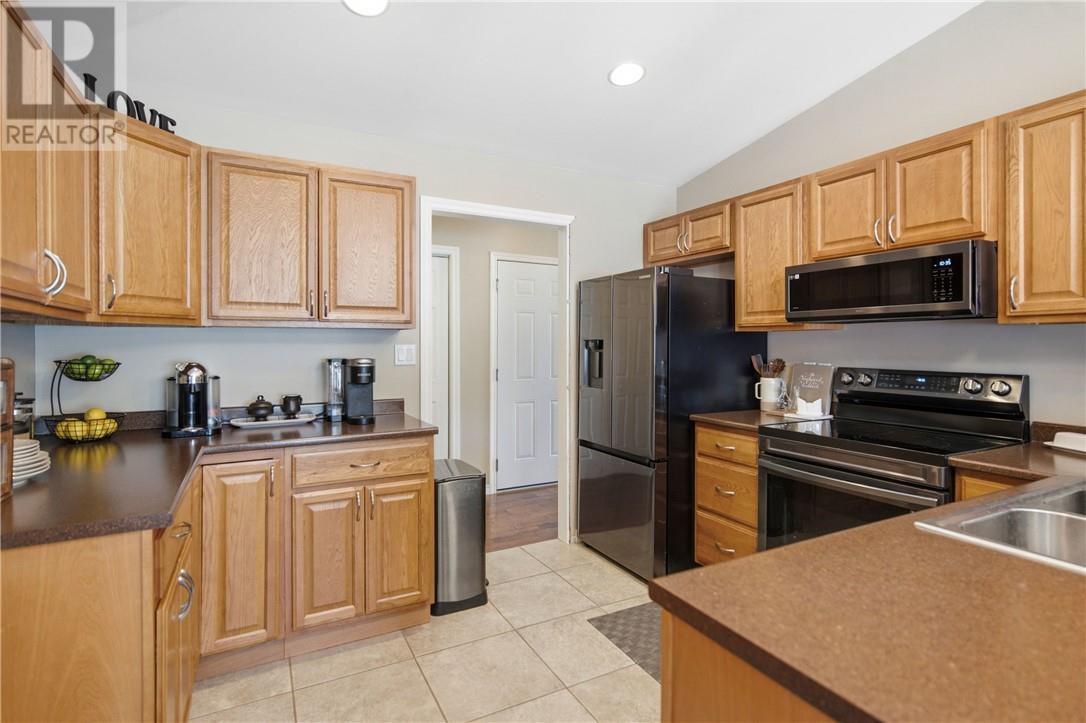 2425 Frontenac Street, Sudbury, ON - Indoor Photo Showing Kitchen