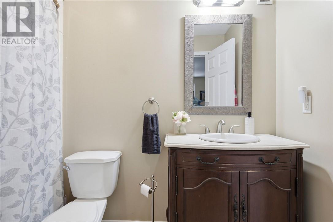 2425 Frontenac Street, Sudbury, ON - Indoor Photo Showing Bathroom