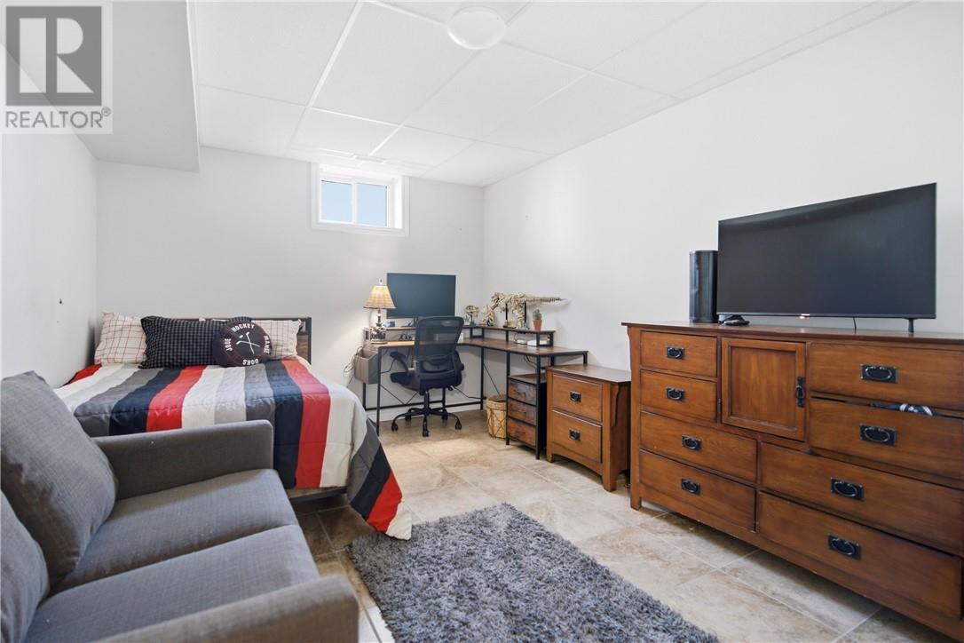 2425 Frontenac Street, Sudbury, ON - Indoor
